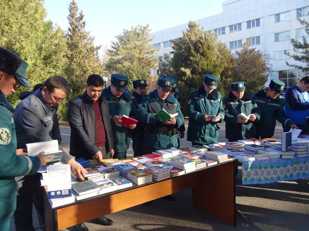 Китобга ошно тутинса...
