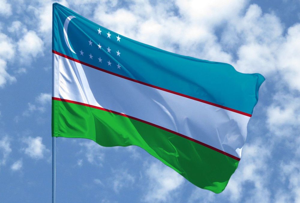 Байроғимизни баланд кўтарайлик