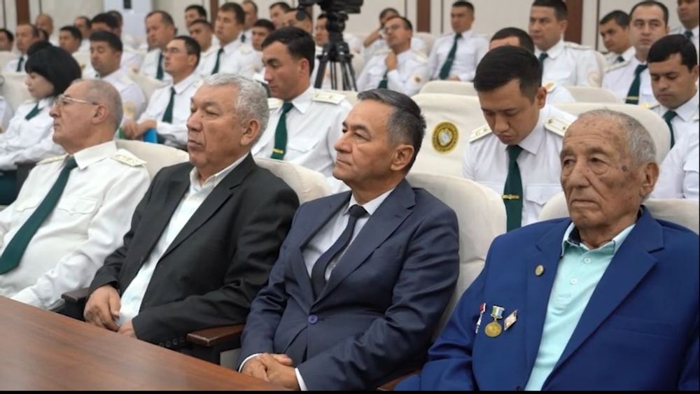 Юксак  эҳтиром  кўрсатилди         