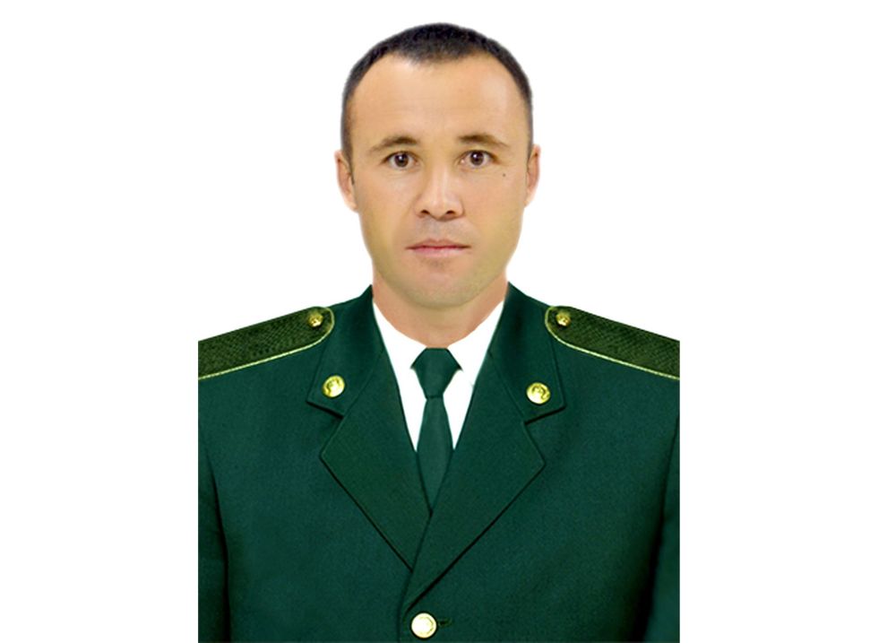 Ибрат бўлишга интилади