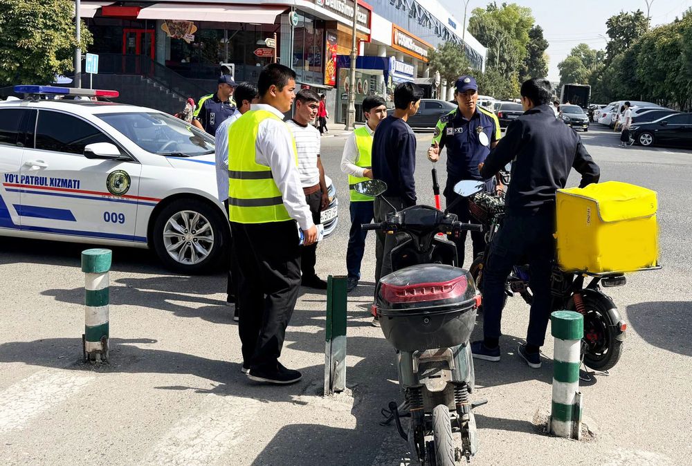 Why are moped and scooter owners required to have a driver's license?