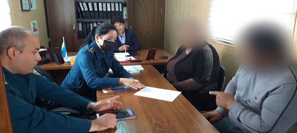 Янгиҳаёт тумани хотин-қизлар масалалари бўйича инспекторлар фуқароларга ёрдам кўрсатишмоқда